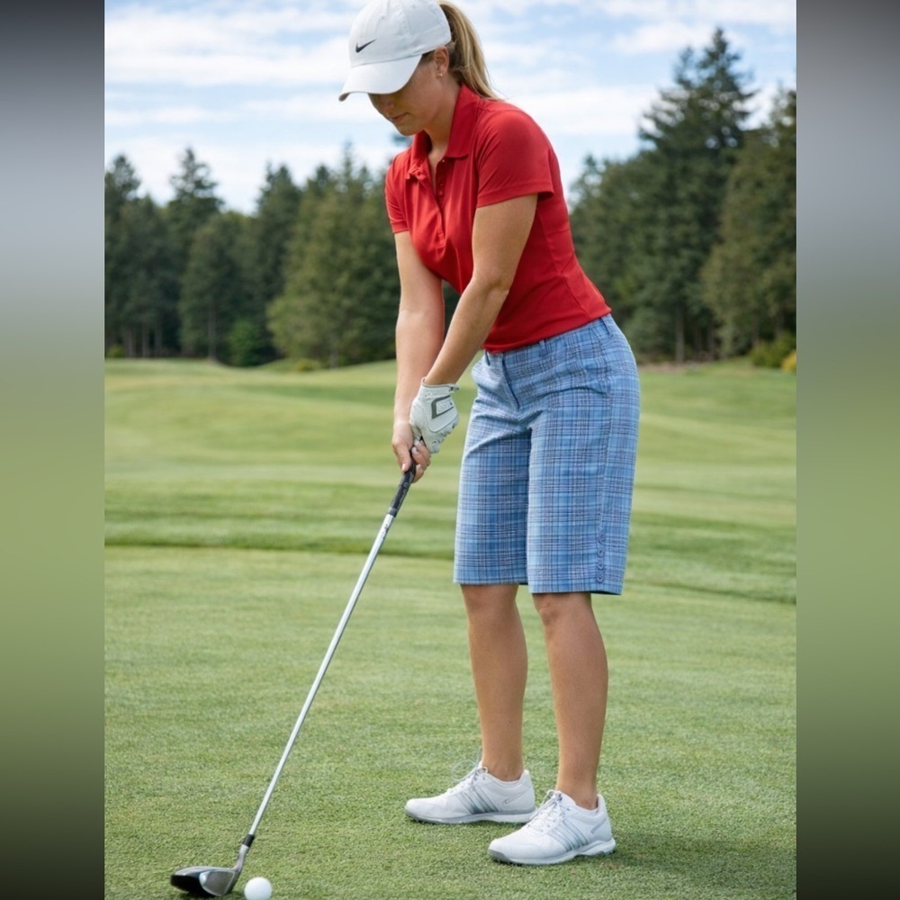 EUC WOMEN’S NIKE GOLF SIZE 2 SKIMMERS/BERMUDAS